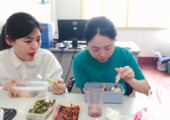 高速小姐姐吃饭,一路驰骋，品味人生