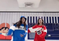 小姐姐帽子掉了,小姐姐的温馨一幕